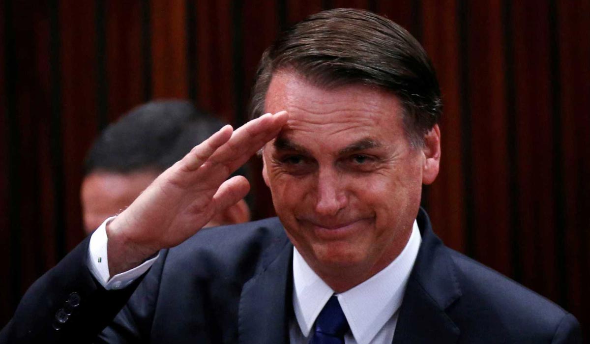 Bolsonaro chama Battisti de terrorista e companheiro do PT