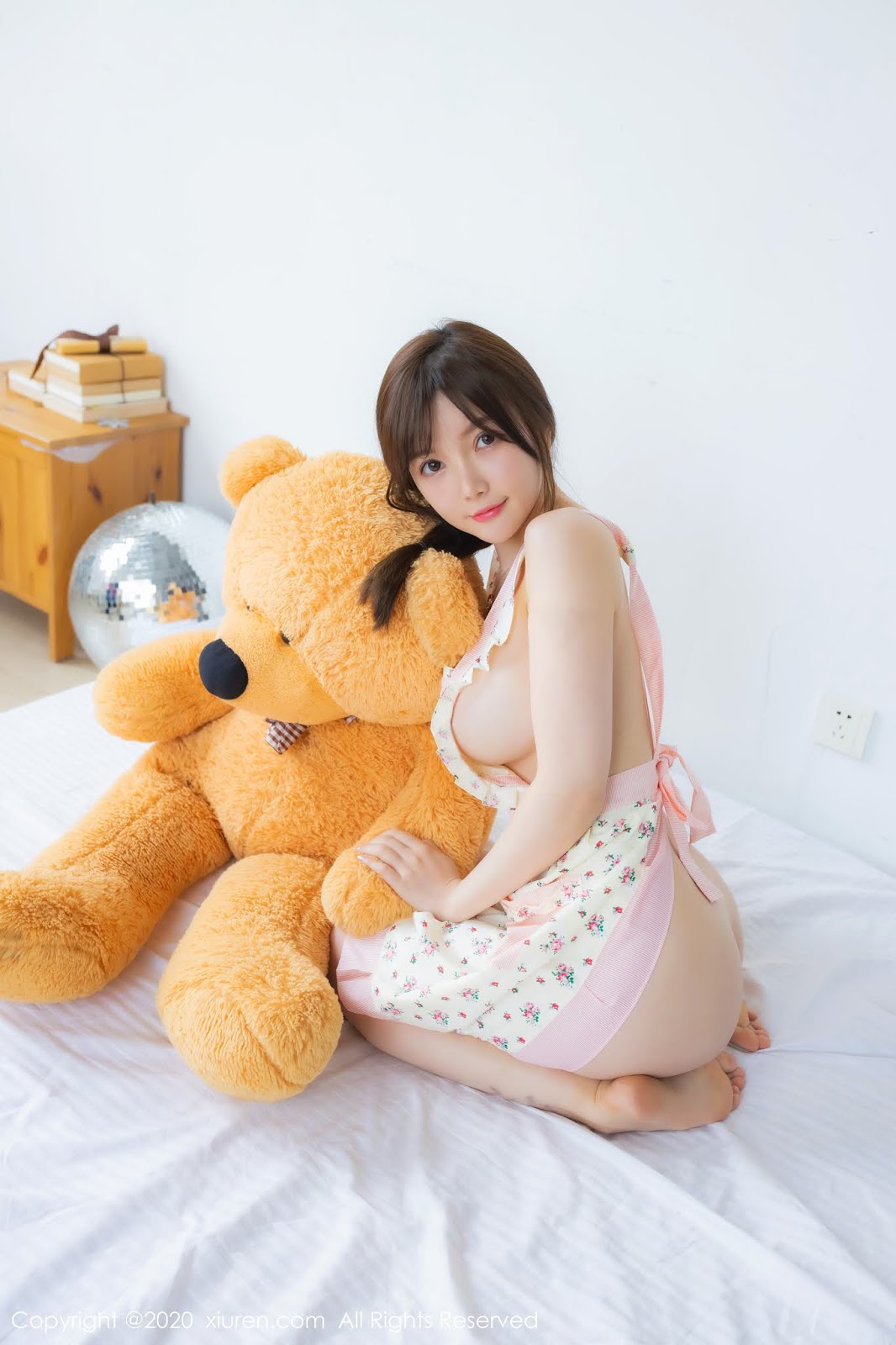 알몸 에이프런에 크림