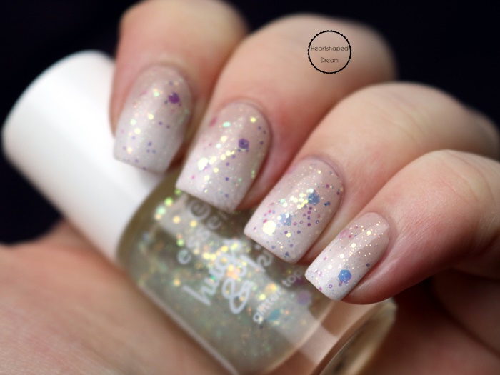 Glitzernde Babyboomer Nails Heartshaped Dream