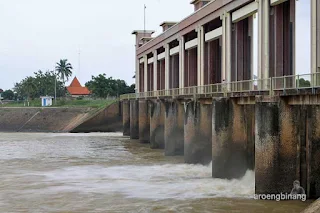 bendungan pintu air sepuluh tangerang