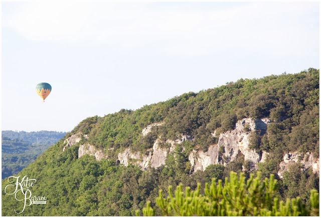 hot air balloon, chateau de lacoste wedding, chateau de lacoste mariage, south of france wedding, chateau de lacoste, french wedding, dordogne wedding photographer, sarlat wedding, mariage en france, destination wedding photographer, katie byram photography, wedding venues in france, dordogne wedding venue, places to get married in france, english wedding photographer france, french style wedding, photographe mariage