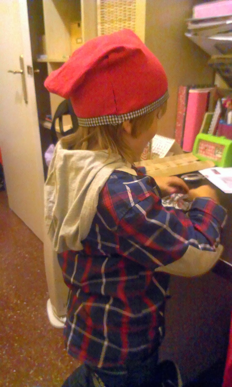 Chubasquero Amarillo: Una barretina con una camiseta vieja