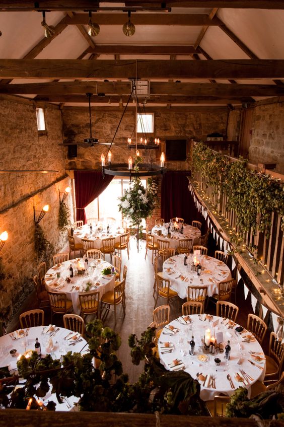 Jesienne wesele w stodole, jesienne dekoracje na wesele, wesele w stylu rustykalnym, rustykalne wesele, dekoracje stodoły na wesele Jesienne wesele w stodole, jesienne dekoracje na wesele, wesele w stylu rustykalnym, rustykalne wesele, dekoracje stodoły na wesele