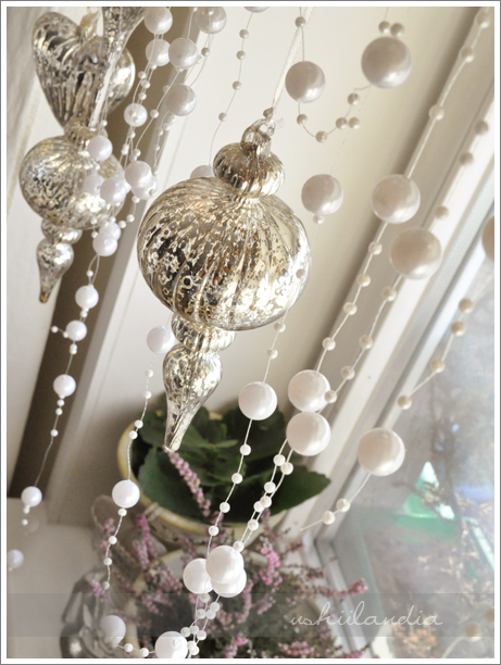 boże narodzenie - dekoracja okna szklane bombki posrebrzane postarzane / christmas window, mercury glass ornaments