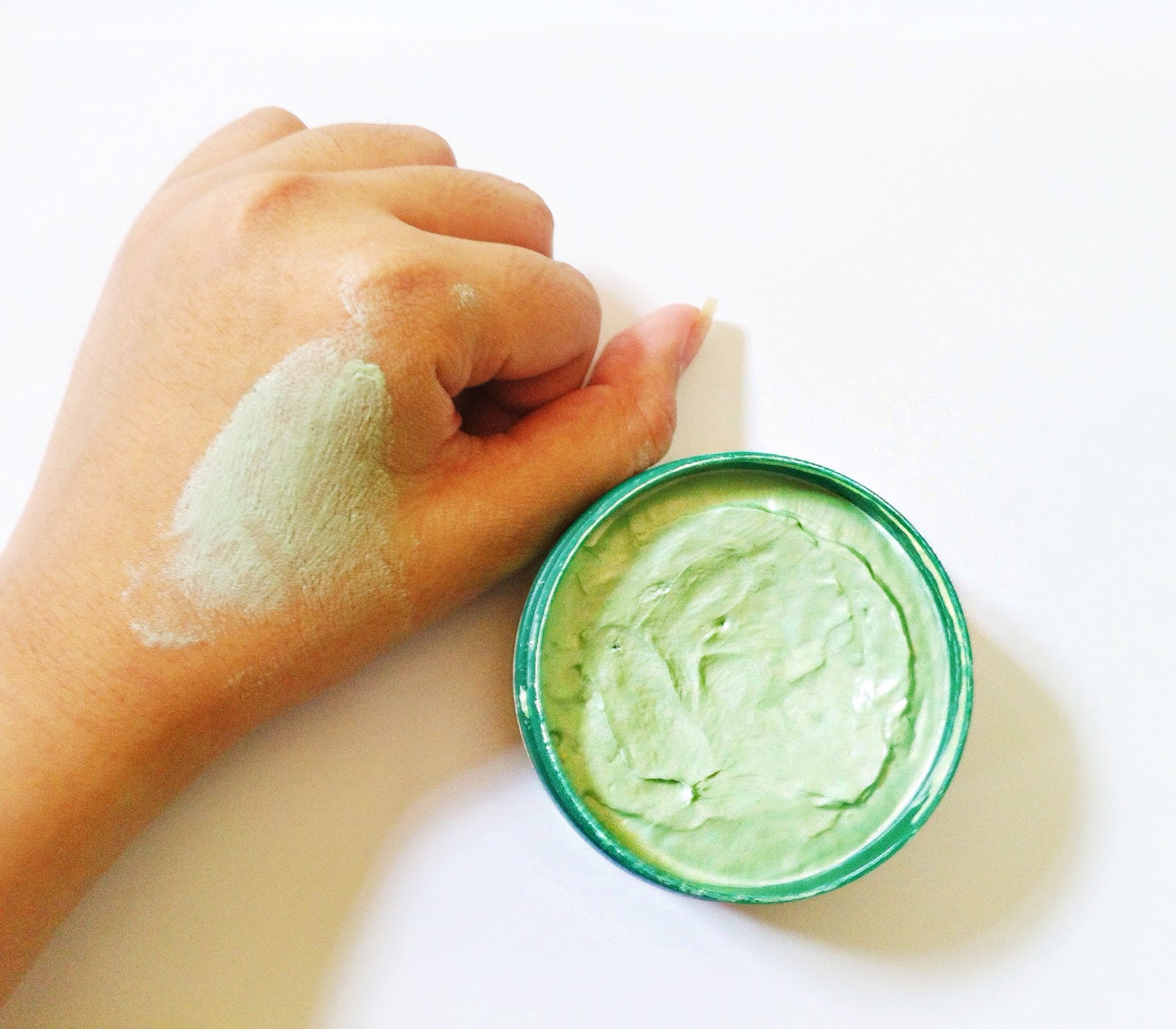 [REVIEW] THE BODY SHOP TEA TREE SKIN CLEARING CLAY MASK