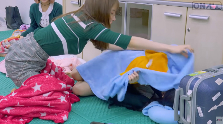 에이프릴 언니라인이 대기실에서 하는것 | 인스티즈