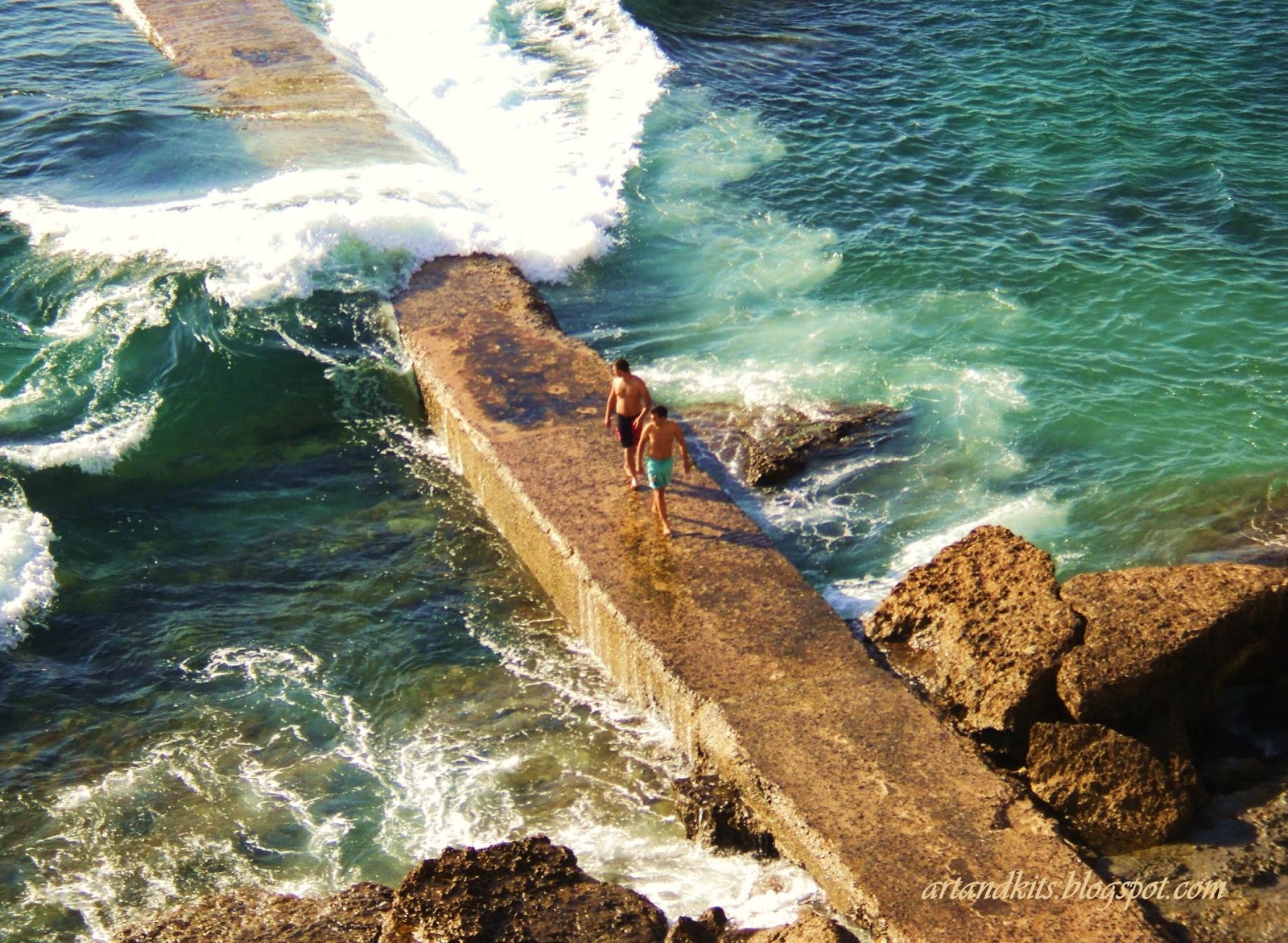 Segredos do tempo... / Secrets of time... O tempo, é tão precioso que, ainda que o nosso tempo tenha um preço... nunca o poderemos comprar de volta, ainda que estivéssemos dispostos a oferecer, todas as riquezas do mundo... / Time it is so precious that, even if our own time, might has a price... we can't never buy it back, even if we were willing to offer all the riches of the world...