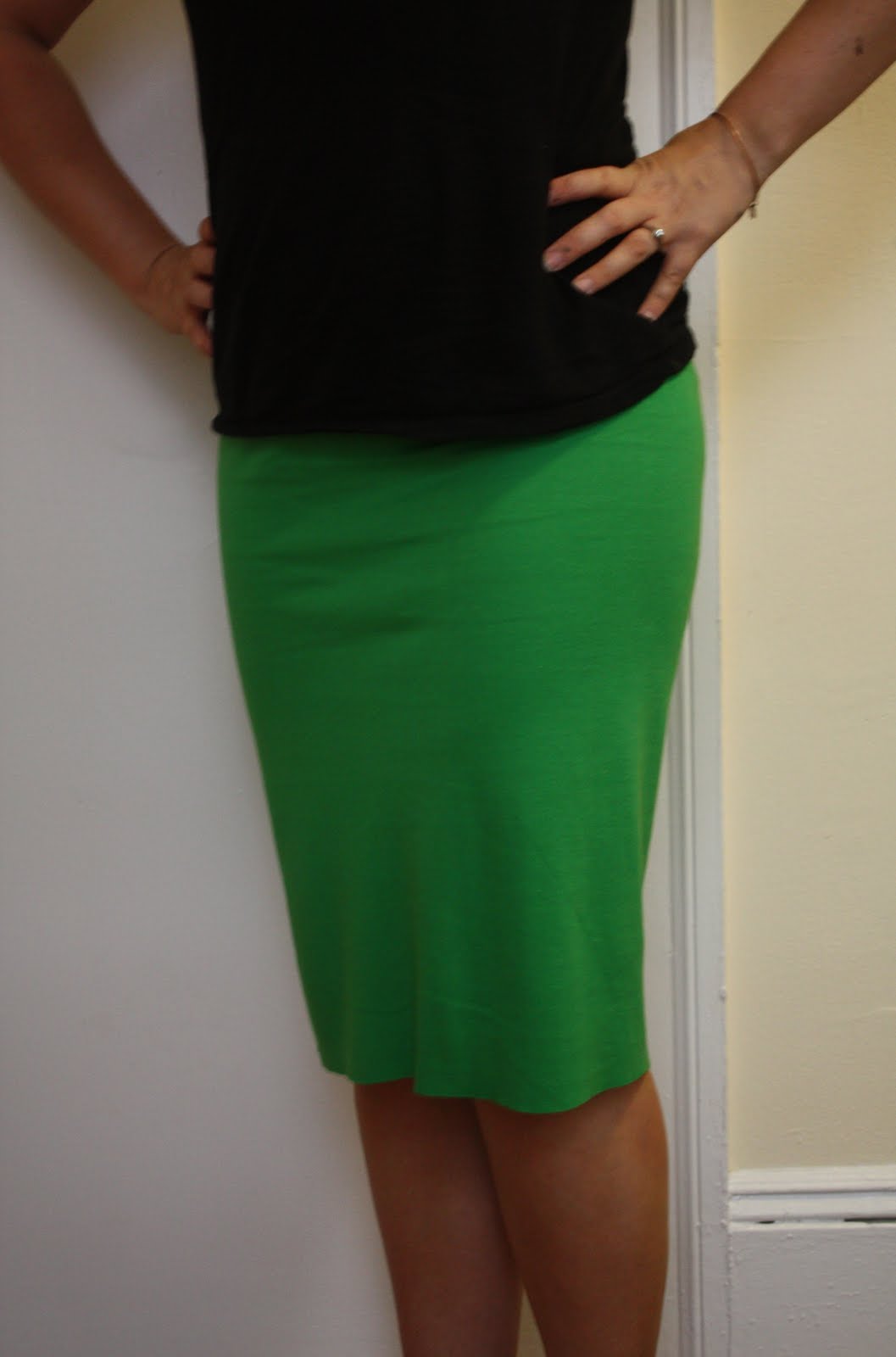 Dried Figs and Wooden Spools: back in the fabric (pencil skirt tutorial)