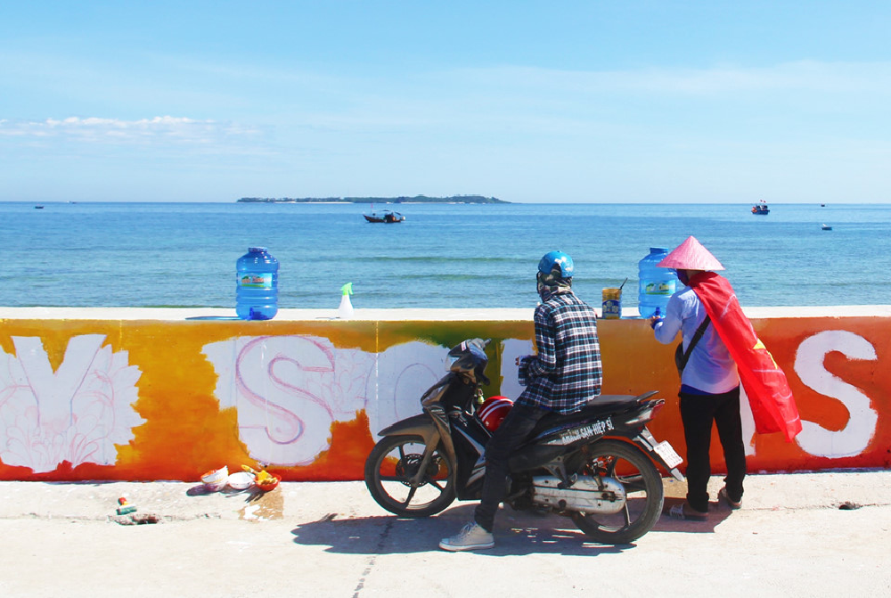 Con đường làng bích họa Lý Sơn đầu tiên rực rỡ sắc màu thu hút du khách