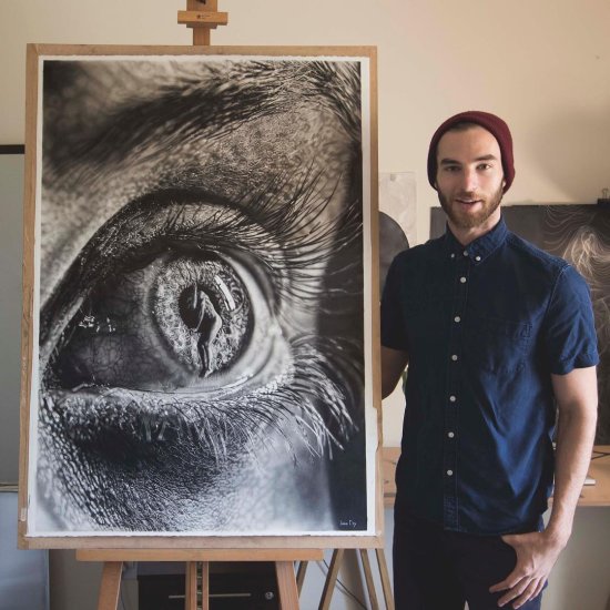 Os surreais e hiper-realistas desenhos a grafite de Jono Dry Jono Dry desenhos surreais hiper-realistas a grafite preto e branco corpos olhares
