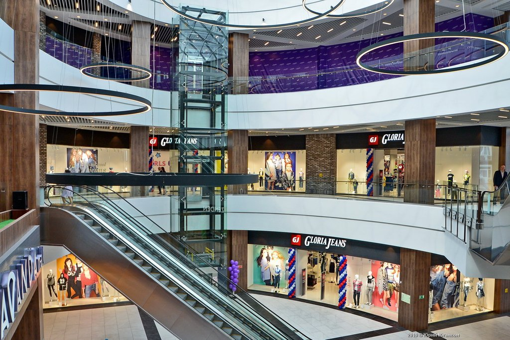 Любляна торговые центры. Тц никольский дискавери. Тц никольский харьков. Старый никольский тц в харькове. Трц внутри.