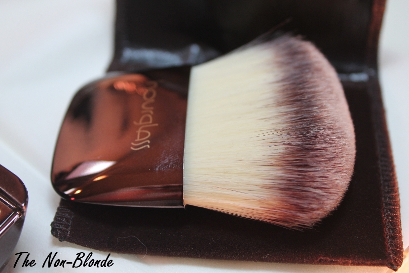Hourglass Ambient Lighting Powder (Radiant Light) And Brush The Non