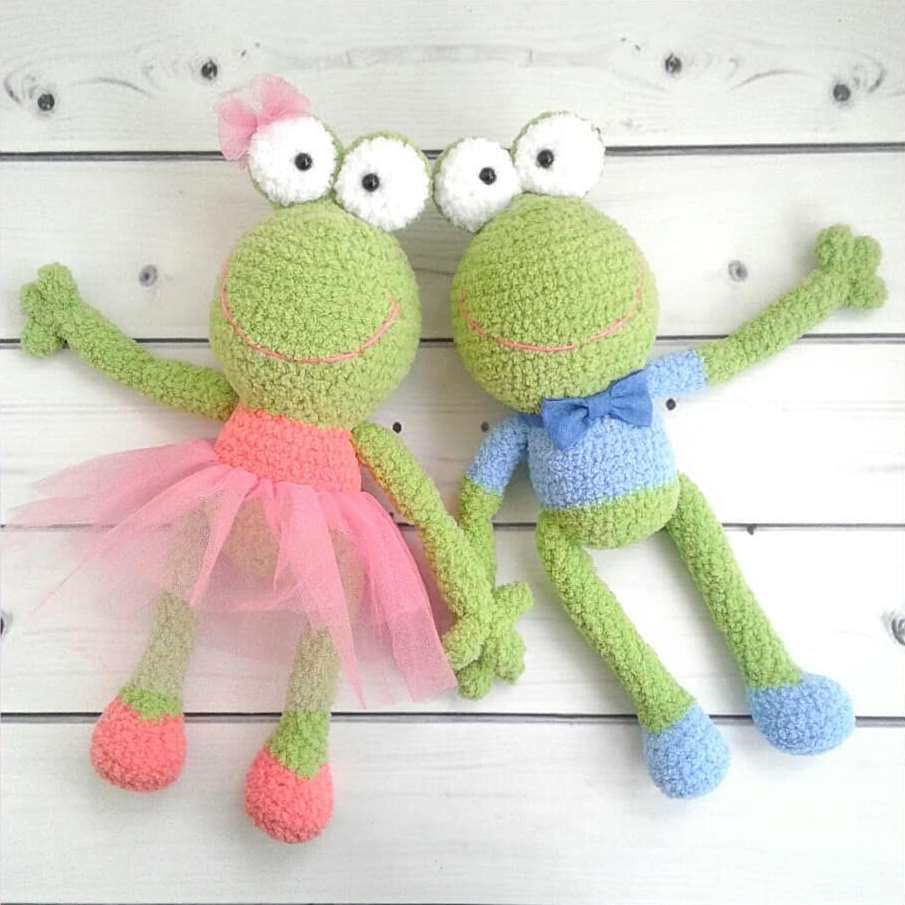 Crochet frogs amigurumi