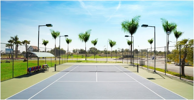 Sân tennis tại Villa Park Sân tennis tại Villa Park