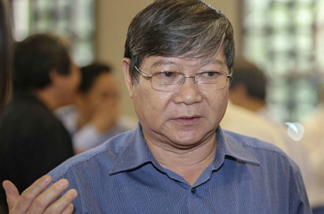 Cuc CSGT dang kiem tra vu xe sang cua Pho chu tich Hau Giang - Anh 2