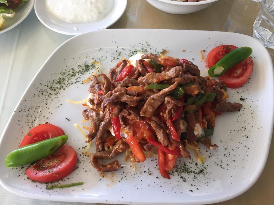 Konyali Etli Ekmek Akevler Izmir Menu Fiyat Listesi Mekan Arama Motoru Ne Kadara Yenir