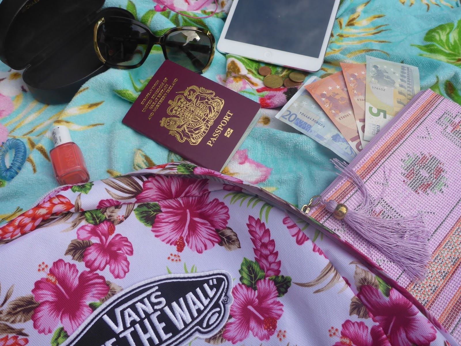 Style Stars Sparkle What s Inside My Travel Bag