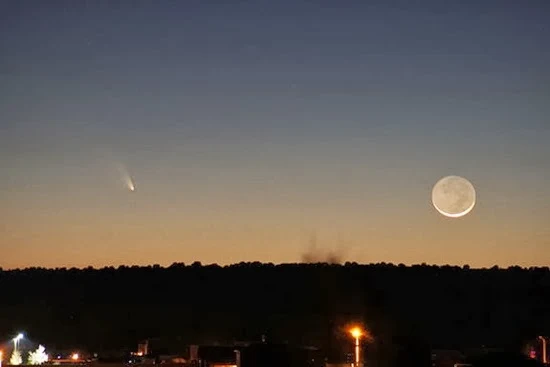 Komet Pan-STARRS dan Bulan Sabit