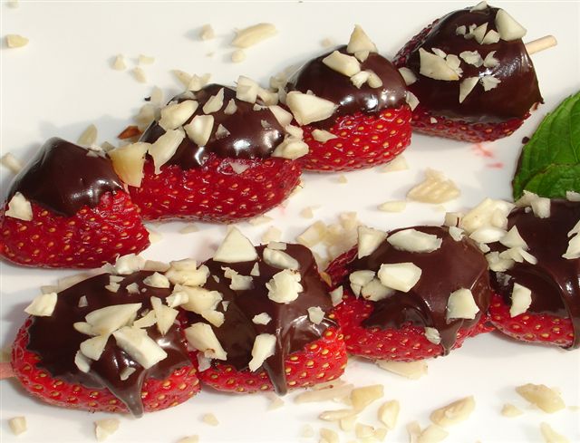 Kochbuch für Max und Moritz: Dessert: Erdbeeren mit Schokolade
