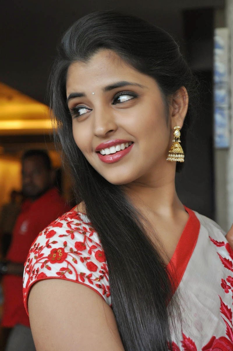 Anchor Shyamala Age Height Date Of Birth Biodata Husband Wiki
