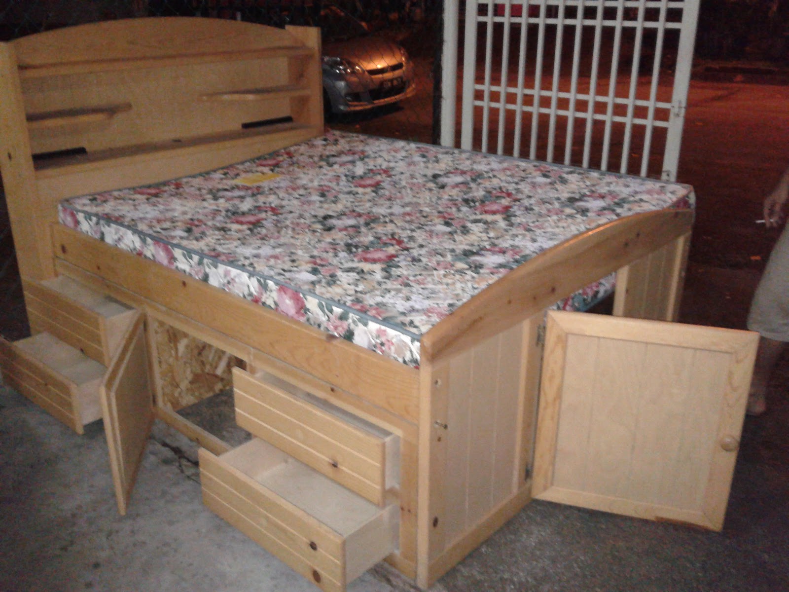 SECONDBRO Ikea Queen Bed