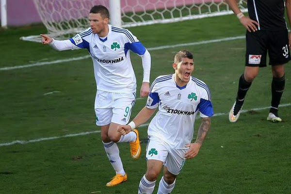 "Μέλι" για τους συμπαίκτες του!