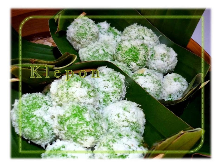 Jajan Pasar Klepon/ Indonesian traditional glutinous rice flour sweet dumpling) | Çitra's Home Diary. #resepjajanpasar #kleponresep #kleponpandan #Indonesianfoodrecipe #glutinousriceflour #Pandanleaf #sweetdumpling #asiancuisine