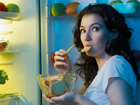 Nhung phuong thuc hay de thuc khuya day som cung EURO ma khong met moi - Anh 2