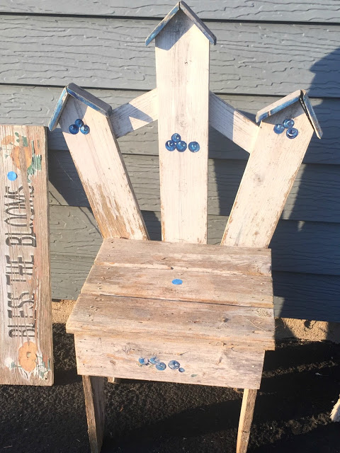 Photo of blueberry craft chair