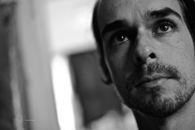 ALEJANDRO CORREA EL GRAN AZUL SOBRE EL LIENZO