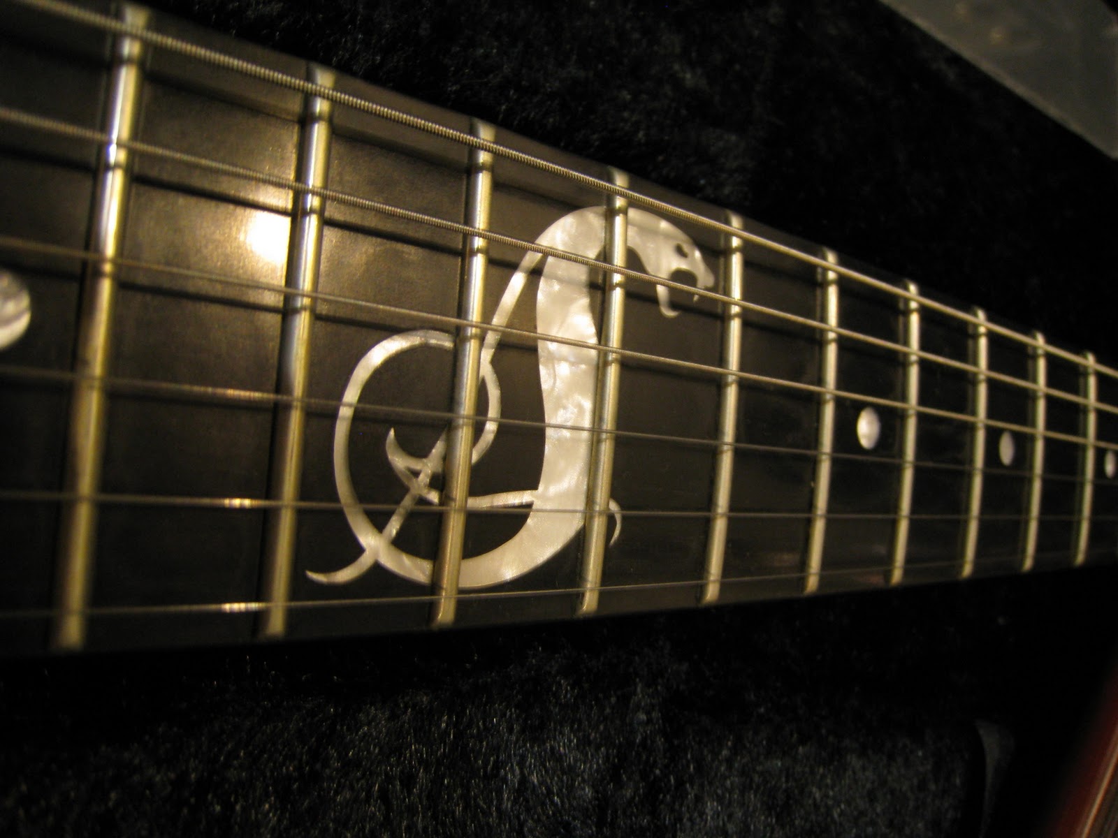Maximus Guitars & Accessories: ESP Snakebyte