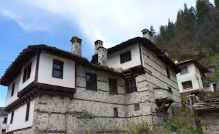 Las casas de Shiroka Laka son una pasada. Las casas de Shiroka Laka son una pasada.