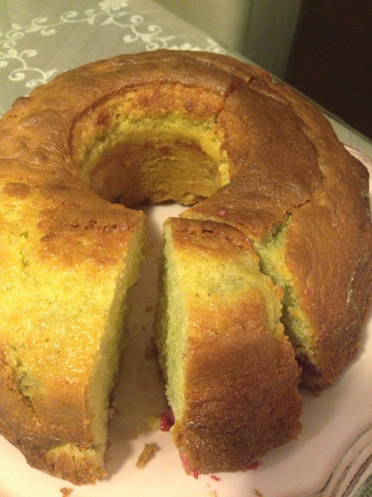 SERHİRA.. BEYAZ ÇİKOLATALI VİŞNELİ KEK