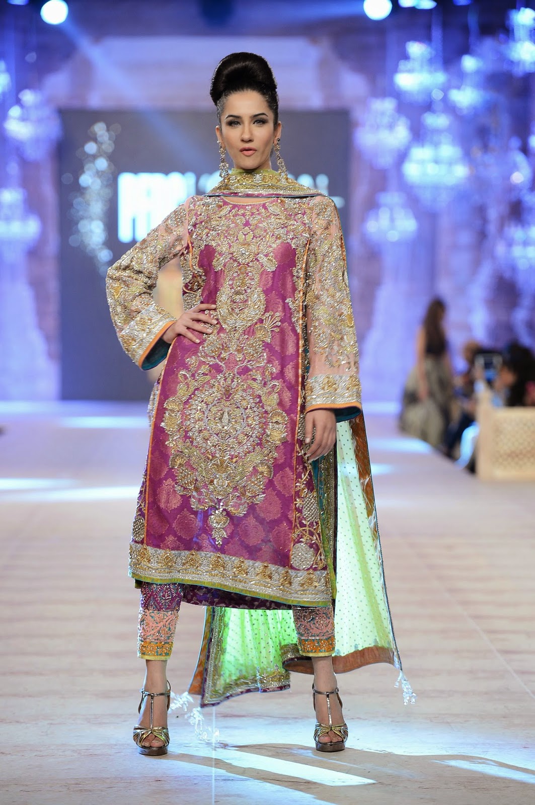 Nomi Ansari at PLBW 2014 – Pakistan Fashion Week - Karachista ...