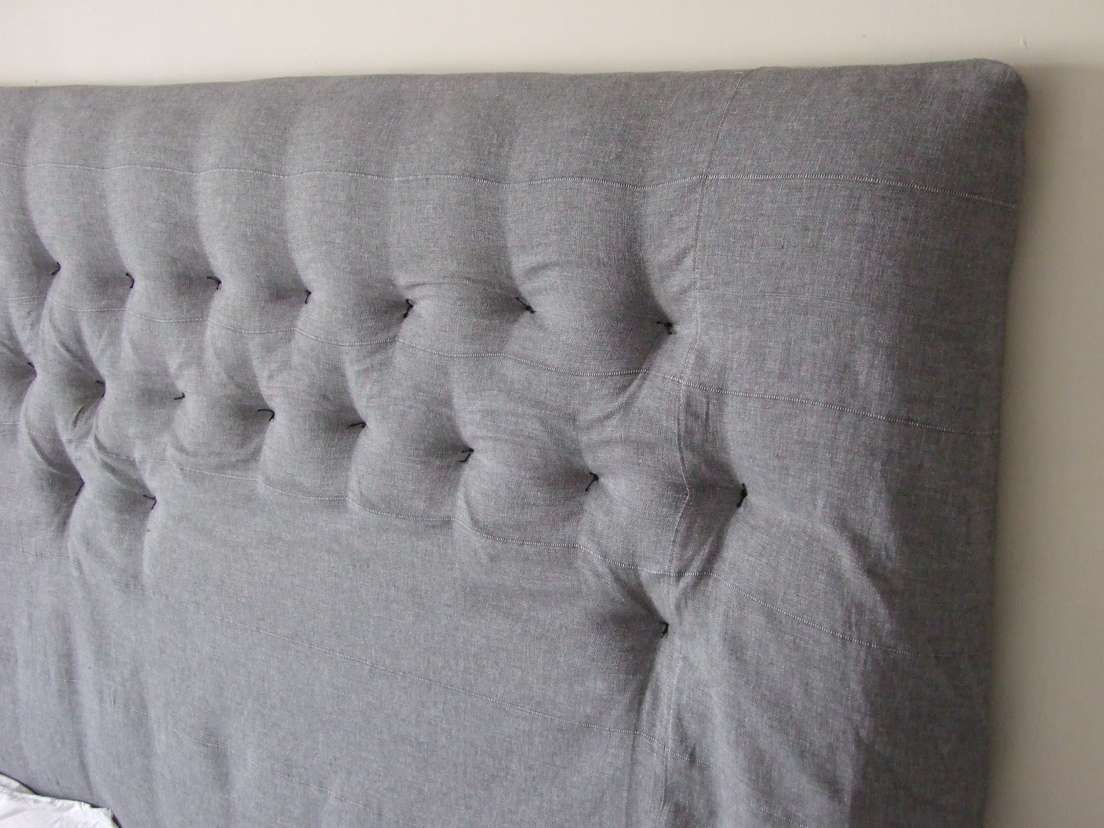 EASIEST WAY TO RECOVER A BUTTONED HEADBOARD. Hut