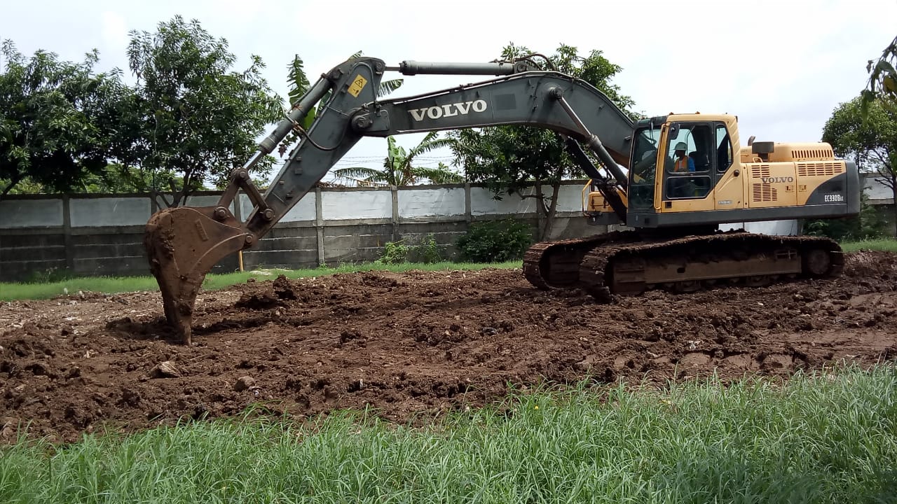 Komatsu 220. Экскаватор красноярск. Машинист экскаватора. Требуются машинист экскаватора вахта. Экскаватор вахта.