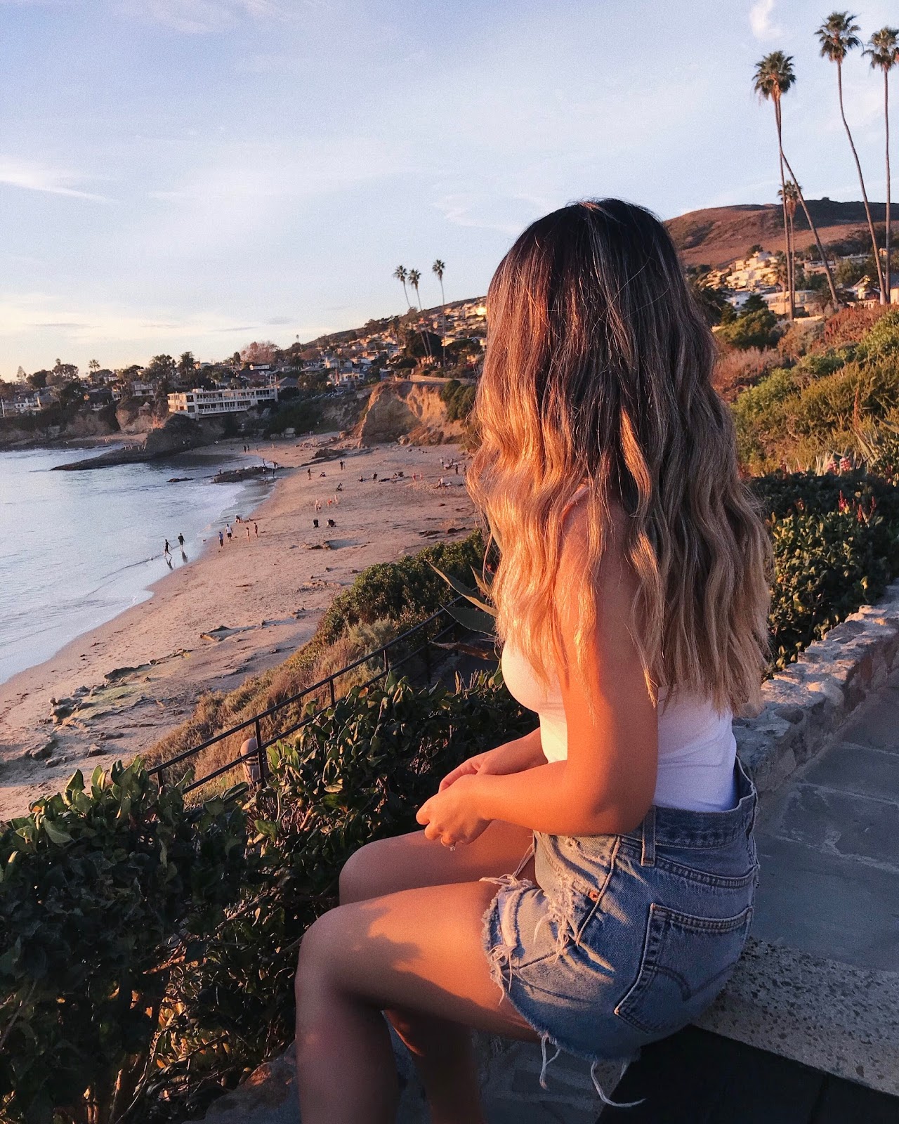 laguna beach, laguna beach outfit, laguna beach shopping, California, west coast living, winter in California, jean shorts, denim, tank top, Levi's shorts, boohoo tank top, outfit of the day, shopping, beach day outfit, casual, affordable, fashion blogger, Persian, blonde hair,