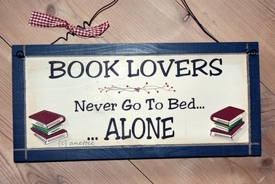1 never going home. Book lover. Футболка i Live to stay in Bed and read books. I Love books Pin.