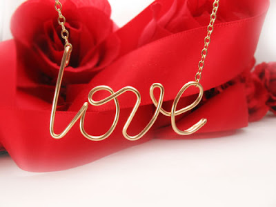 Necklace in gold-filled wire "love"