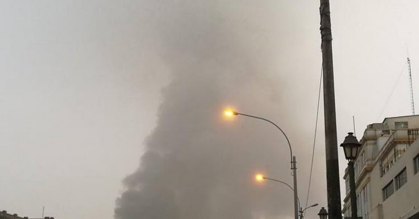 INCENDIO EN LAS MALVINAS: Cuatro siguen desaparecidos y continúa fuerte humareda - Centro de Lima INCENDIO EN LAS MALVINAS: Cuatro siguen desaparecidos y continúa fuerte humareda - Centro de Lima