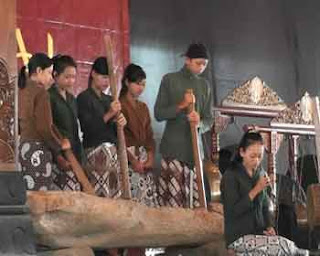 Sejarah dan Asal Usul Seni Bendrong Lesung dari Jawa Barat