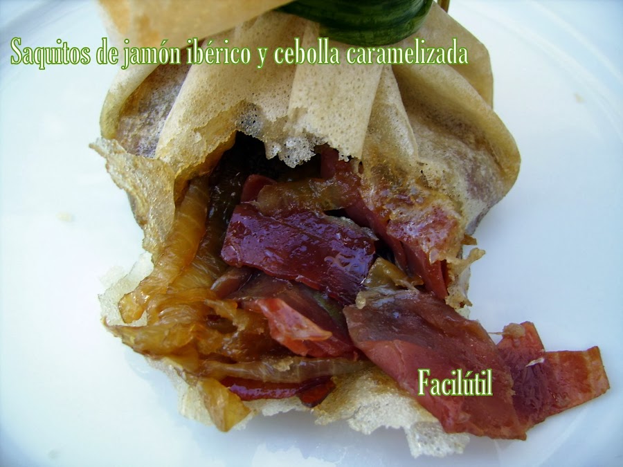 Saquitos-de-jamón-ibérico-y-cebolla-caramelizada