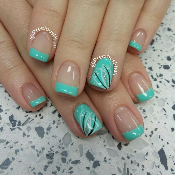 Beautiful mint green nails!