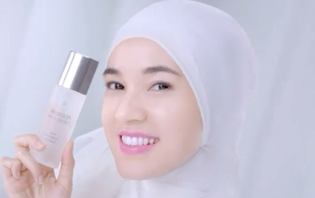 cewek hijab iklan wardah white secret treatment essence