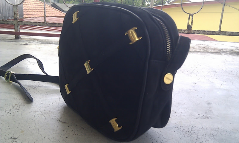 sling bag salvatore ferragamo