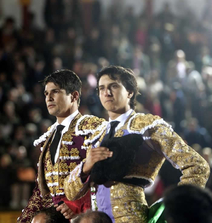 Perú Taurino: ANDRÉS ROCA REY SALE A HOMBROS DE OLIVENZA (ESPAÑA)