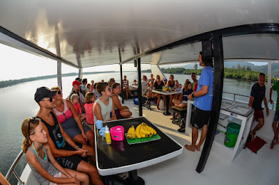 Briefing during a dive trip with Kon-Tiki Diving Center