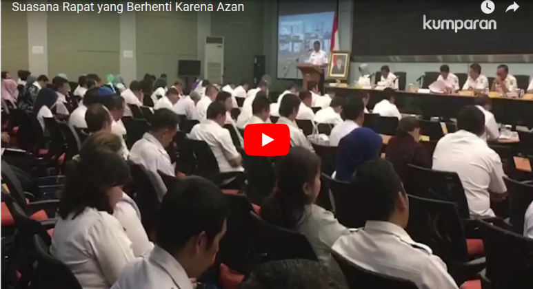 Saat Anies Hentikan Rapat untuk Dengarkan Azan di Balai Kota Saat Anies Hentikan Rapat untuk Dengarkan Azan di Balai Kota