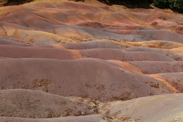 La policromada tierra de los 7 colores en Chamarel