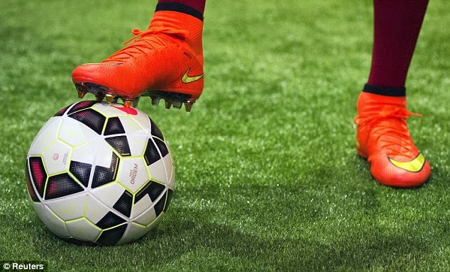 History of Soccer Boots : Where have all the black boots gone?